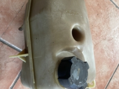 LAND ROVER DISCOVERY 1 COOLANT EXPANSION HEADER TANK BOTTLE RESERVOIR 1989-1998 | eBay Australia